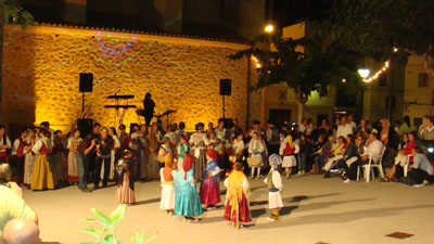 El día 1 de Octubre actuó el grupo de danzas el Porxet