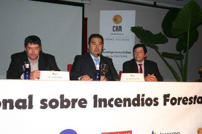 El director del SINIF, Jaime Senabre, abriendo el Simposio junto al alcalde de Polop, Juan Cano, y el representante de la CAM, Eduardo Cano.